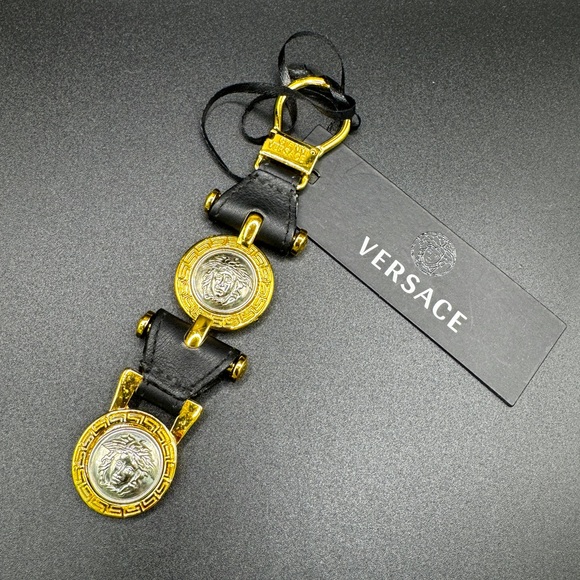 Versace Jewelry - LOT 1435 24K gold plated Versace key ring